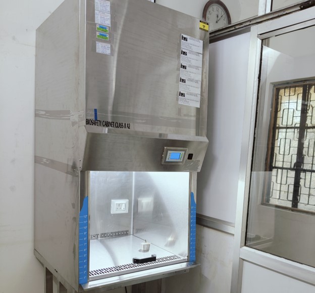 Photo showing the biosafety cabinet in incubation room